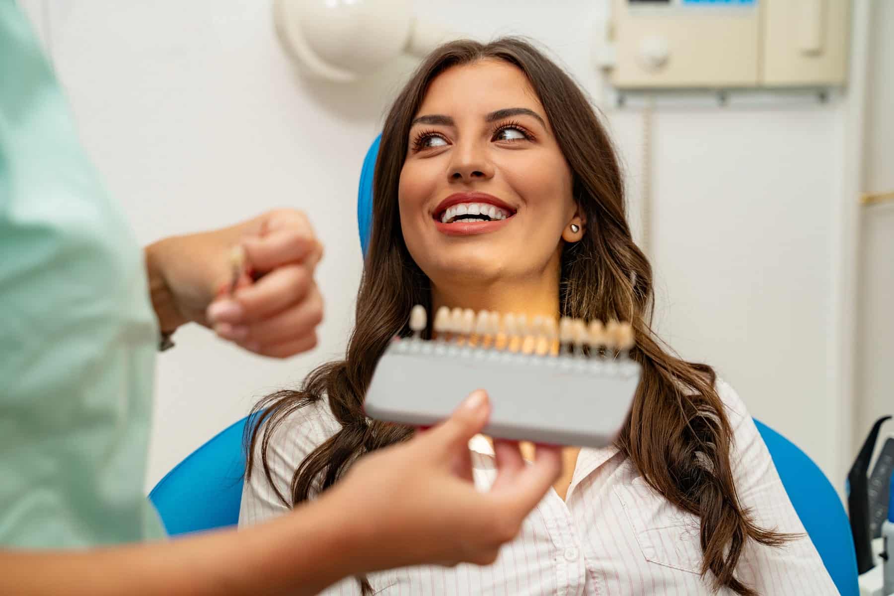 learn about the benefits of veneers and bonding with information and tips from Brentwood Dental Center in Brentwood TN